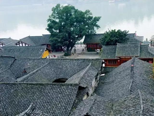 青瓦灰墻，高瓴飛檐，處處消磨時(shí)光