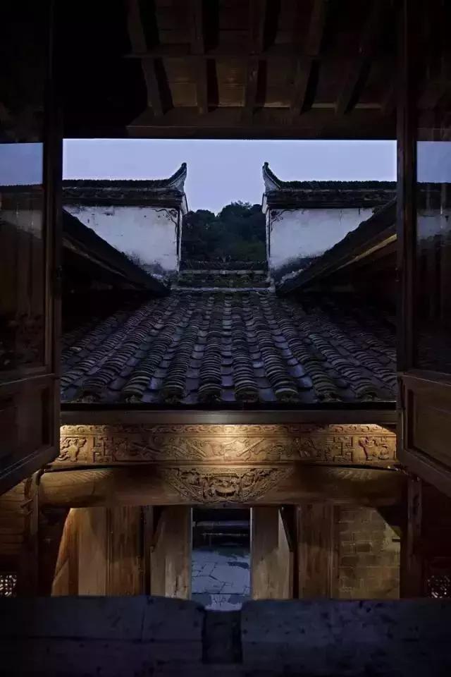 青瓦灰墻，高瓴飛檐，處處消磨時(shí)光