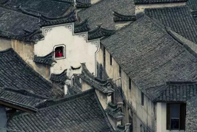 青瓦灰墻，高瓴飛檐，處處消磨時(shí)光