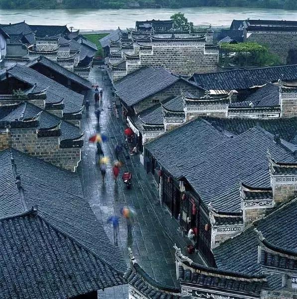 青瓦灰墻，高瓴飛檐，處處消磨時(shí)光