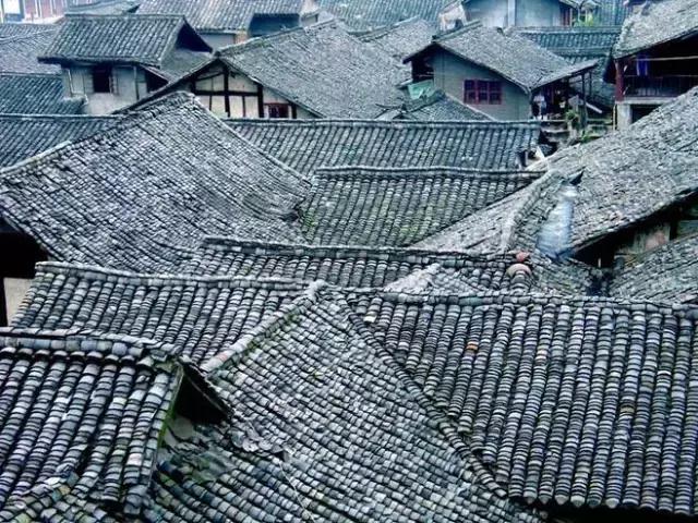 青瓦灰墻，高瓴飛檐，處處消磨時(shí)光