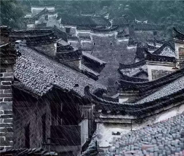 青瓦灰墻，高瓴飛檐，處處消磨時(shí)光