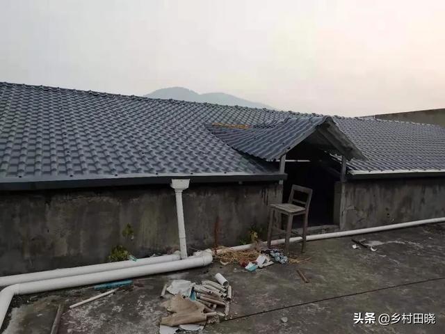 農村自建房坡屋頂，用琉璃瓦還是樹(shù)脂瓦？看看內行人的經(jīng)驗分享