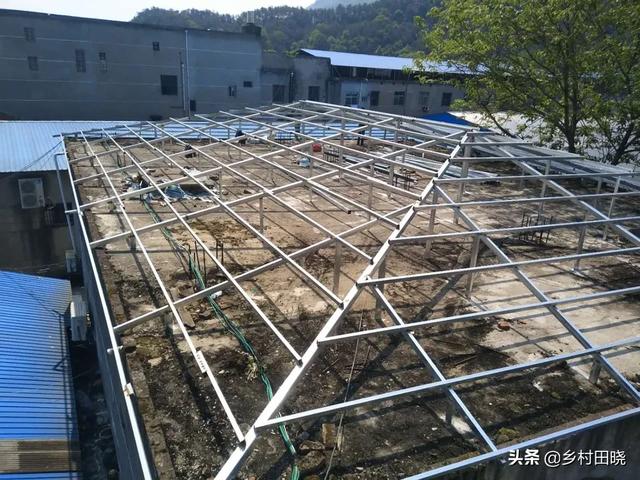 農村自建房坡屋頂，用琉璃瓦還是樹(shù)脂瓦？看看內行人的經(jīng)驗分享
