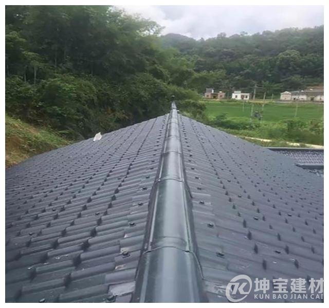裝修屋頂選彩鋼瓦好還是合成樹(shù)脂瓦好？選對了直接節省幾千元