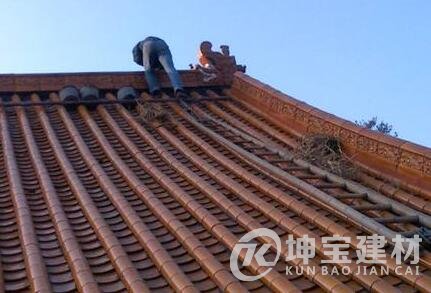 農村屋頂蓋琉璃瓦的坡度多少？多少錢(qián)一塊？安裝步驟是什么？